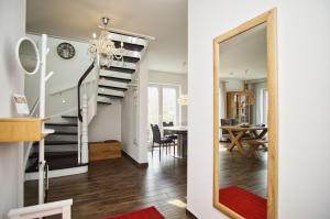 Fotografie z fotogalerie ubytování Haus in idyllischer Lage mit Sauna, Terrasse und Garten - Villa Morgensünn v destinaci Trent