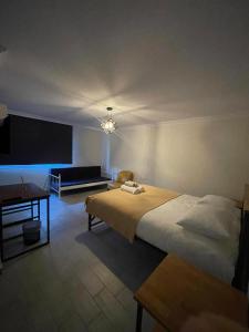 Un pat sau paturi într-o cameră la Zu Tiny House Hotel & Restaurant