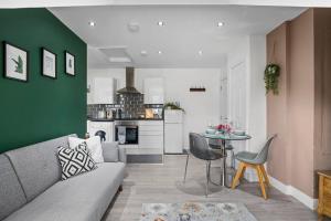 Η κουζίνα ή μικρή κουζίνα στο Comfortable Retreat Near City Centre- 1 bed, 3 Guests +7 φωτογραφίες