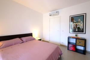 En eller flere senge i et værelse på Myconos C2 - Pineto Vacanza