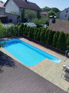 a small blue swimming pool in a yard at Ubytování u Jany in Hluboká nad Vltavou