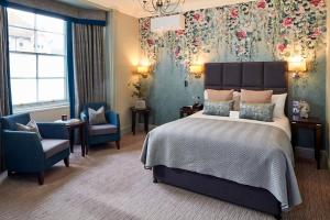 Un ou plusieurs lits dans un hébergement de l'établissement Mandolay Hotel Guildford