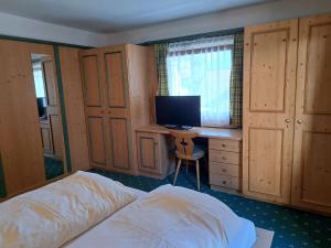 TV a/nebo společenská místnost v ubytování Apartment Gratzerhof-2 by Interhome