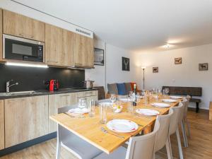 Apartment T-Resort La Tzoumaz 4p10 by Interhome tesisinde mutfak veya mini mutfak