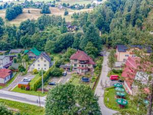 een luchtzicht op een kleine stad met huizen bij Apartment Kubaczka by Interhome in Wisła