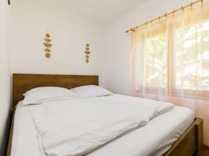 Postel nebo postele na pokoji v ubytování Apartment Liget by Interhome