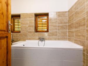 Koupelna v ubytování Apartment Liget by Interhome