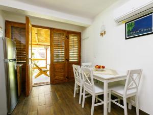 Kuchyň nebo kuchyňský kout v ubytování Apartment Liget by Interhome