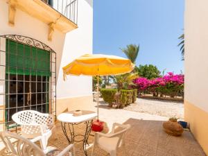 a patio with a table and an umbrella at Holiday Home Virgen de las Angustias by Interhome in Playas de Vera