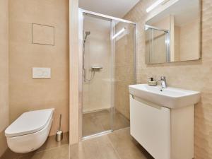 Koupelna v ubytování Studio Černý Důl-1 by Interhome