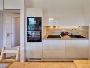Eldhús eða eldhúskrókur á Studio Černý Důl-1 by Interhome