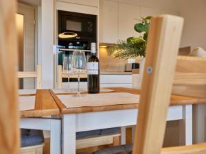 Eldhús eða eldhúskrókur á Studio Černý Důl-1 by Interhome