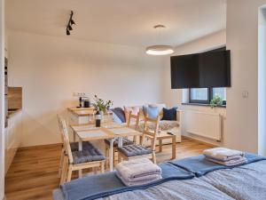 Rúm í herbergi á Studio Černý Důl-1 by Interhome