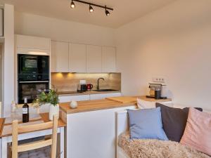 Eldhús eða eldhúskrókur á Studio Černý Důl-1 by Interhome