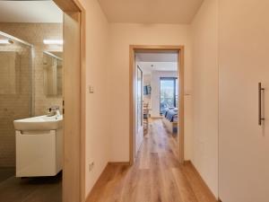 Baðherbergi á Studio Černý Důl-1 by Interhome