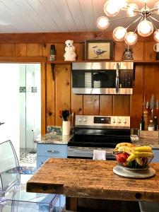 a kitchen with a table with a bowl of fruit on it at Farmhouse 316 of Milton in Milton