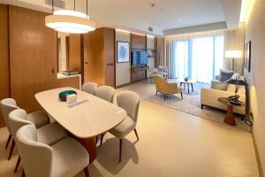Köök või kööginurk majutusasutuses Full Burj khalifa View - 3BR The Address Opera