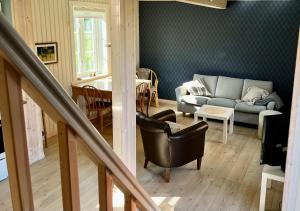 een woonkamer met een bank en een tafel bij Calm surroundings with hiking trails near Bodø and Saltstraumen in Bodø