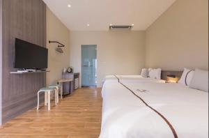 A bed or beds in a room at Penghu Swing Sea Homestay