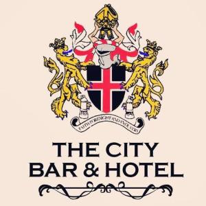 達拉謨的住宿－The City Hotel，城市酒吧和酒店的标志