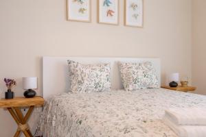 a bedroom with a bed with two lamps and two pillows at Litoral beach Apartment -- Esposende in Esposende
