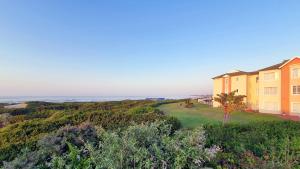 Gallery image of Escape to Paradise: Beachside Apartment in Jeffreys Bay +22 photos