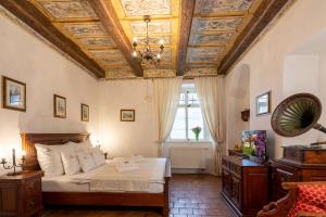 Postel nebo postele na pokoji v ubytování Loreta Hotel