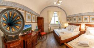Ένα ή περισσότερα κρεβάτια σε δωμάτιο στο Loreta Hotel