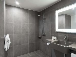 Koupelna v ubytování B&B HOTEL Cergy Port 4 étoiles