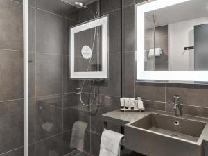 Koupelna v ubytování B&B HOTEL Cergy Port 4 étoiles
