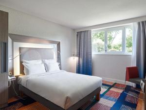 Postel nebo postele na pokoji v ubytování B&B HOTEL Cergy Port 4 étoiles