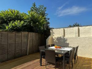 a table and chairs on a patio with a fence at GREAT LOCATION! 4 bed house with garden & parking - Parkstone House in Parkstone