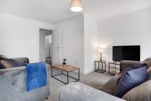 a living room with a couch and a tv at Stylish Comfort 2-BedFlat In Stockton, Sleeps 3 in Stockton-on-Tees
