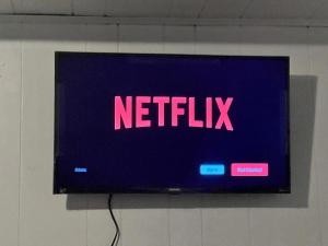 Φωτογραφία από το άλμπουμ του Flowealth Suites - Private Rooms Near West Edmonton Mall στο Έντμοντον