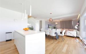 Nhà bếp/bếp nhỏ tại Villa South +36 ảnh