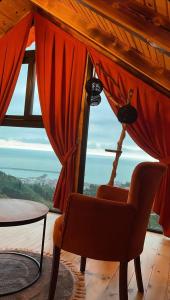 a chair in a room with a view of the ocean at Mavera Suit Bungalow in Ardeşen