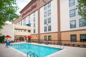 a hotel swimming pool in front of a building at Hampton Inn Metairie in Metairie