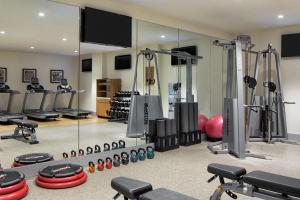 Fitness centrum a/nebo fitness zařízení v ubytování Doubletree By Hilton New York Times Square West