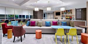 Ο χώρος του lounge ή του μπαρ στο Home2 Suites by Hilton Ocean City Bayside