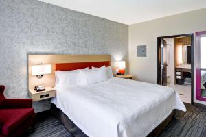 Home2 Suites by Hilton OKC Midwest City Tinker AFB客房内的一张或多张床位