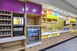 Home2 Suites by Hilton OKC Midwest City Tinker AFB的厨房或小厨房