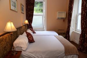 Uma cama ou camas num quarto em Gabriel House Guesthouse