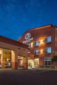 a rendering of alderman hotel at night at DoubleTree by Hilton Olympia in Olympia