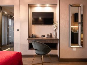 Televízia a/alebo spoločenská miestnosť v ubytovaní Art Suites Boutique Hotel - Krakow Center