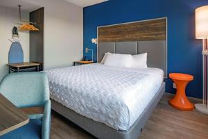 Tru By Hilton Omaha I 80 At 72Nd Street, Ne客房内的一张或多张床位