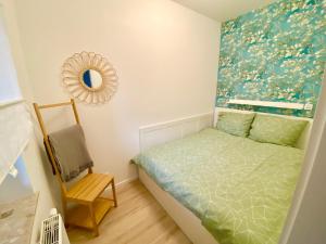 Posteľ alebo postele v izbe v ubytovaní Apartamenty Centrum Poznańska - Biały