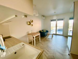 Posedenie v ubytovaní Apartamenty Centrum Poznańska - Biały