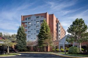 un gran edificio con árboles delante de él en Doubletree by Hilton, Leominster, en Leominster