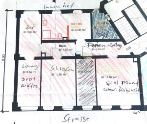 eine Zeichnung eines Grundrisses eines Hauses in der Unterkunft Fetish-Hostel in Dresden