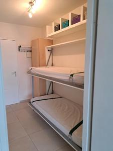 Postel nebo postele na pokoji v ubytování App KLIF De Panne - top location & sea front !!